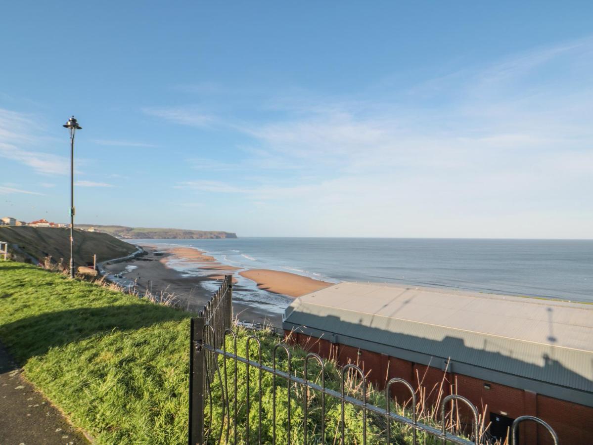 Sandsend Sunset View * Уитби